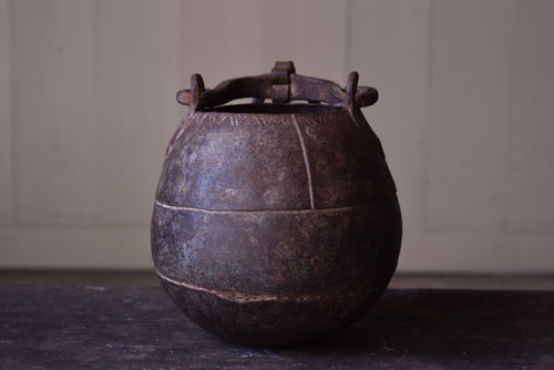 花器やオブジェとしても,アンティーク,鉄器,釣瓶,装飾,インド,ディスプレイ,コレクション,古道具,