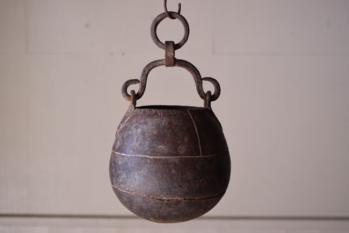 アンティーク,鉄器,釣瓶,装飾,インド,ディスプレイ,コレクション,古道具,